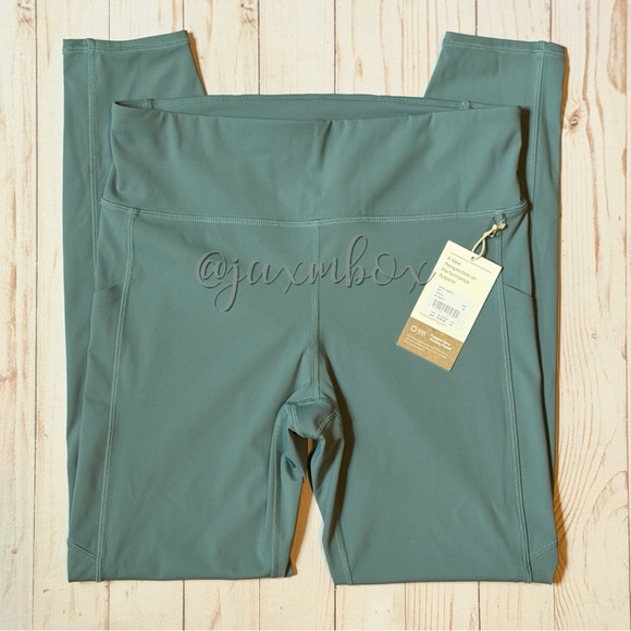 NWT Vuori Stride Legging Iron Size Medium - Picture 3 of 11